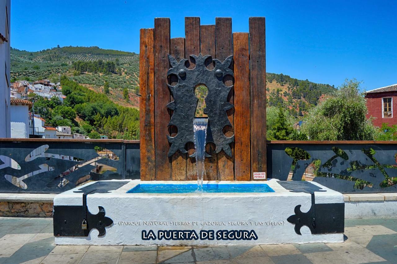 Gasthaus La Vieja Parra La Puerta de Segura Exterior foto